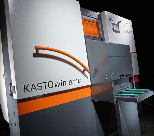 Mit der Kastowin amc hat Kasto ein innovatives Sägekonzept speziell für die Additive Fertigung entwickelt. Dieses Sägesystem unterstützt jetzt das Projekt „Nextgenam“, das die möglichst vollständige Automatisierung des Gesamtprozesses des industriellen 3D-Drucks zum Ziel hat. Daimler, Premium Aerotec und EOS sind die Initiatoren, sagt Kasto. Mit der Kastowin amc hat Kasto ein innovatives Sägekonzept speziell für die Additive Fertigung entwickelt. Dieses Sägesystem unterstützt jetzt das Projekt „Nextgenam“, das die möglichst vollständige Automatisierung des Gesamtprozesses des industriellen 3D-Drucks zum Ziel hat. Daimler, Premium Aerotec und EOS sind die Initiatoren, sagt Kasto.