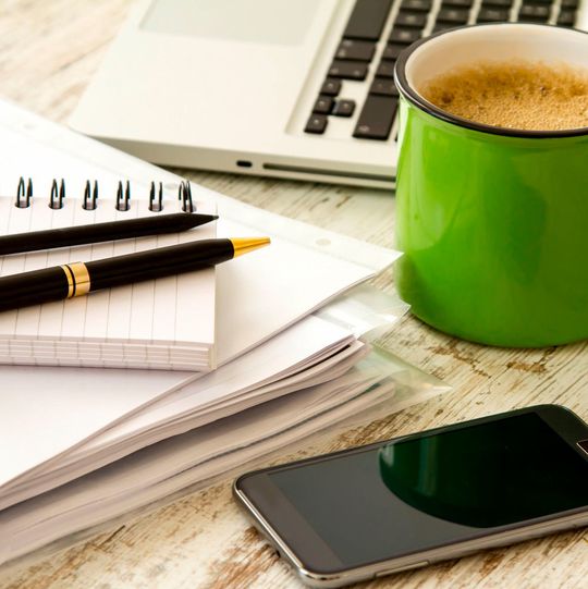 So verlockend das Homeoffice auch ist, für das Gelingen der Arbeit von zuhause sind einige Dinge zu beachten. So verlockend das Homeoffice auch ist, für das Gelingen der Arbeit von zuhause sind einige Dinge zu beachten.