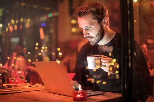 Was brauchen mobile Arbeiter, um unterwegs oder zu Hause effizient arbeiten zu können? Was brauchen mobile Arbeiter, um unterwegs oder zu Hause effizient arbeiten zu können?