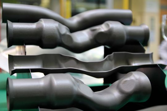 Mit Innenhochdruckumformung lassen sich Geometrien erzielen, die mit anderen Umformverfahren nicht erreichbar sind. Mit Innenhochdruckumformung lassen sich Geometrien erzielen, die mit anderen Umformverfahren nicht erreichbar sind.