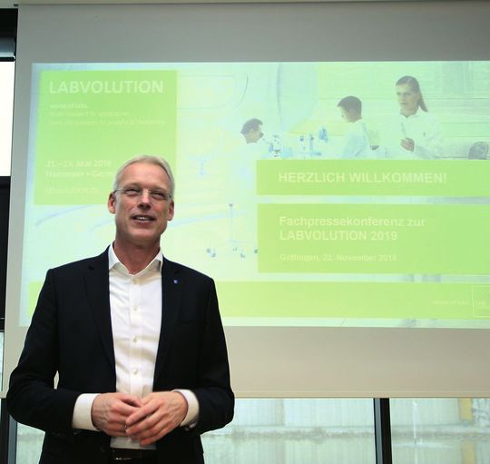 Dr. Andreas Gruchow, Mitglied des Vorstands der Deutschen Messe: „Die Transformation von der Biotechnica zur Labvolution ist nun komplett vollzogen. Wir haben die Veranstaltung für neue Branchen geöffnet – sowohl auf Aussteller-, als auch auf Besucherseite.“ Dr. Andreas Gruchow, Mitglied des Vorstands der Deutschen Messe: „Die Transformation von der Biotechnica zur Labvolution ist nun komplett vollzogen. Wir haben die Veranstaltung für neue Branchen geöffnet – sowohl auf Aussteller-, als auch auf Besucherseite.“