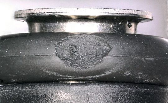 Materialausbruch durch die Montage.