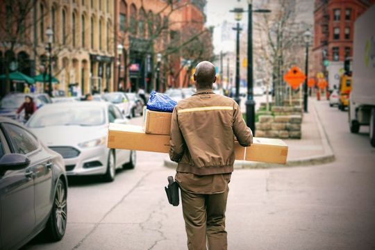Damit alle Sendungen zu Weihnachten ankommen, wird es Zeit, für korrekte Adressdaten zu sorgen. Damit alle Sendungen zu Weihnachten ankommen, wird es Zeit, für korrekte Adressdaten zu sorgen.