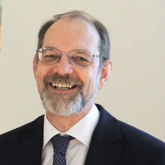 Harald Heinrici ist Geschäftsführender Gesellschafter bei Schwedes + Schulze Schüttguttechnik und Programmbeirat des Schüttgut-Forums. Harald Heinrici ist Geschäftsführender Gesellschafter bei Schwedes + Schulze Schüttguttechnik und Programmbeirat des Schüttgut-Forums.
