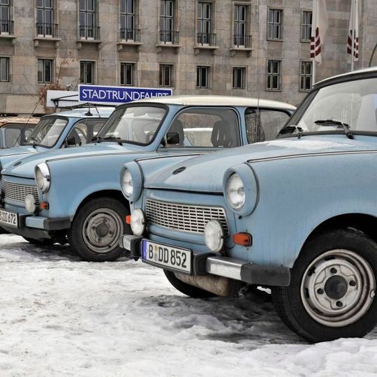 In Ostdeutschland wächst die Zahl der Oldtimer mit H-Kennzeichen überproportional. In Ostdeutschland wächst die Zahl der Oldtimer mit H-Kennzeichen überproportional.