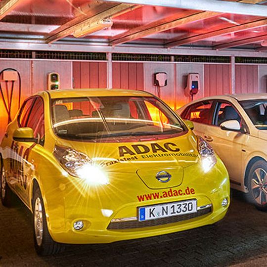 Insgesamt hat der ADAC zwölf Wallboxen genauer unter die Lupe genommen. Insgesamt hat der ADAC zwölf Wallboxen genauer unter die Lupe genommen.