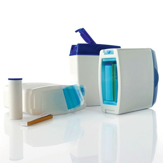 Modernisierte Verpackung mit Zusatznutzen: Das Bodenfach der bei Pöppelmann Famac entwickelten Bullrich-Salz-Verpackung wird z. B. mit einem PH-Teststreifen bestückt Modernisierte Verpackung mit Zusatznutzen: Das Bodenfach der bei Pöppelmann Famac entwickelten Bullrich-Salz-Verpackung wird z. B. mit einem PH-Teststreifen bestückt