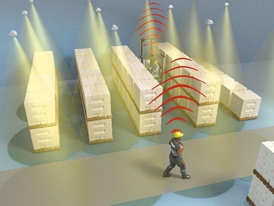 Intra Safety erfasst auch Fußgänger wenn diese eine spezielle Intra-Safety‐Weste tragen. Diese enthält spezielle Sensoren und Einrichtungen, mit denen eine Person erfasst und durch Vibrationsalarm vor Gefahren gewarnt werden kann. Intra Safety erfasst auch Fußgänger wenn diese eine spezielle Intra-Safety‐Weste tragen. Diese enthält spezielle Sensoren und Einrichtungen, mit denen eine Person erfasst und durch Vibrationsalarm vor Gefahren gewarnt werden kann.