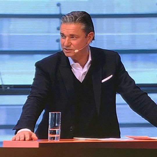 Porsche-Finanzvorstand Lutz Meschke auf dem „Handelsblatt Auto-Gipfel“ in Wolfsburg. Porsche-Finanzvorstand Lutz Meschke auf dem „Handelsblatt Auto-Gipfel“ in Wolfsburg.