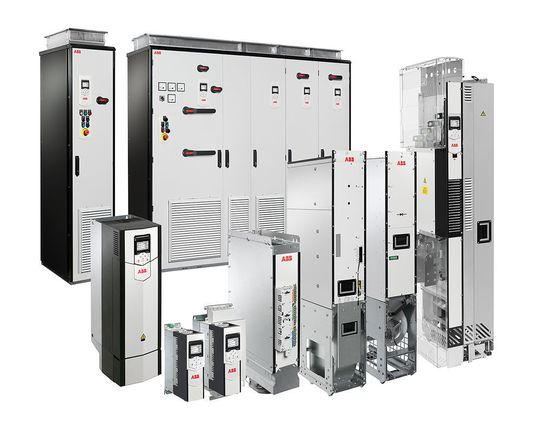 Die flexible Programmierung und Konnektivität mit allen Motoren und Steuerungen machen den ACS880 zu einer Lösung für verschiedene Anwendungen - von Regalbediengeräten, Metallpressen, Sortier- und Verpackungslinien, Drehtischen bis hin zu Schneidsystemen. Die flexible Programmierung und Konnektivität mit allen Motoren und Steuerungen machen den ACS880 zu einer Lösung für verschiedene Anwendungen - von Regalbediengeräten, Metallpressen, Sortier- und Verpackungslinien, Drehtischen bis hin zu Schneidsystemen.