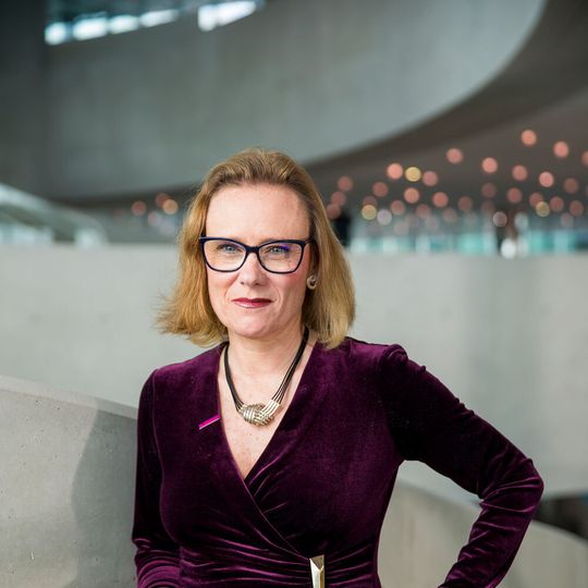 Belén Garijo, Mitglied der Geschäftsleitung und CEO Healthcare bei Merck hebt die Bedeutung hochmoderner Forschungsmethoden und -technologien für die Merckforschung hervor Belén Garijo, Mitglied der Geschäftsleitung und CEO Healthcare bei Merck hebt die Bedeutung hochmoderner Forschungsmethoden und -technologien für die Merckforschung hervor