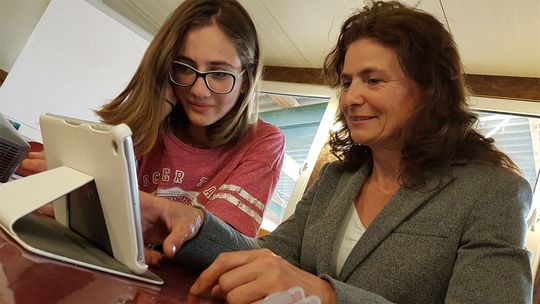 Der Coaching-Prozess wird begleitet von Video-Analysen und Erarbeitung der Handlungen und Reaktionen der Teilnehmer mit der Unterstützung der Co-Trainer, der Pferde.