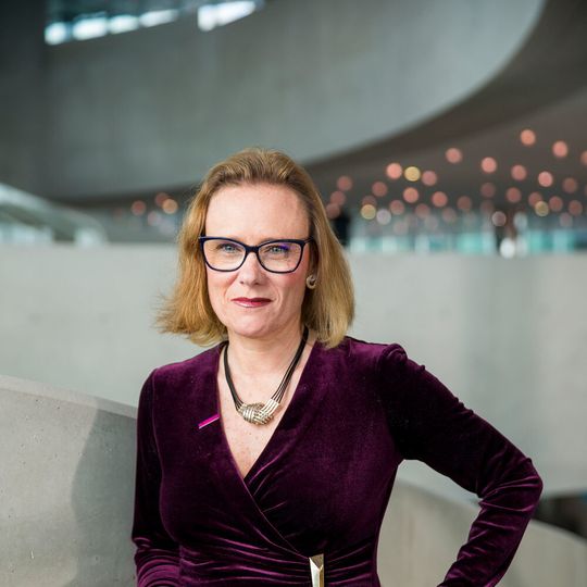 Belén Garijo, Mitglied der Geschäftsleitung und CEO Healthcare bei Merck hebt die Bedeutung hochmoderner Forschungsmethoden und -technologien für die Merckforschung hervor Belén Garijo, Mitglied der Geschäftsleitung und CEO Healthcare bei Merck hebt die Bedeutung hochmoderner Forschungsmethoden und -technologien für die Merckforschung hervor