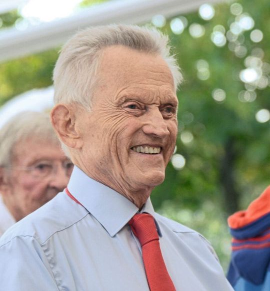 Dr. Peter Reichelt: Seine Handbücher kennt jeder Mitarbeiter im Labor. Dr. Peter Reichelt: Seine Handbücher kennt jeder Mitarbeiter im Labor.