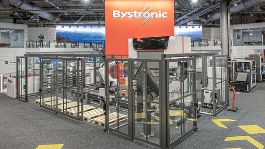 La ligne de production est une solution de fabrication entièrement automatisée pour la découpe, le transport, le tri et le stockage de pièces en tôle. Des solutions pour le prétraitement de pièces de tôlerie peuvent également être intégrées. La ligne de production est une solution de fabrication entièrement automatisée pour la découpe, le transport, le tri et le stockage de pièces en tôle. Des solutions pour le prétraitement de pièces de tôlerie peuvent également être intégrées.