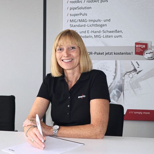 Susanne Szczesny-Oßing ist seit 1. Januar 2019 neue Präsidentin des DVS. Die Aufsichtsratsvorsitzende der EWM AG und die geschäftsführende Gesellschafterin der EWM Industry GmbH ist zugleich die erste Frau und die erste Kauffrau an der Spitze des technisch wissenschaftlichen Fachverbandes. Susanne Szczesny-Oßing ist seit 1. Januar 2019 neue Präsidentin des DVS. Die Aufsichtsratsvorsitzende der EWM AG und die geschäftsführende Gesellschafterin der EWM Industry GmbH ist zugleich die erste Frau und die erste Kauffrau an der Spitze des technisch wissenschaftlichen Fachverbandes.