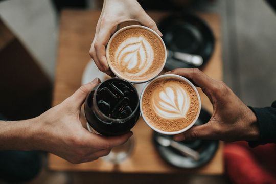 Herausforderungen meistert man am Besten zusammen. Hierfür ist es wichtig zusammenzuarbeiten und eine Wir-Kultur zu entwickeln. Herausforderungen meistert man am Besten zusammen. Hierfür ist es wichtig zusammenzuarbeiten und eine Wir-Kultur zu entwickeln.