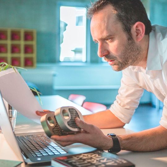 Die Materialise Magics 3D Print Suite bietet Anwendern bessere Steuerungsmöglichkeiten und bessere integrierte Funktionen und steigert die Effizienz und Produktivität in der additiven Fertigung um ein weiteres Maß. Die Materialise Magics 3D Print Suite bietet Anwendern bessere Steuerungsmöglichkeiten und bessere integrierte Funktionen und steigert die Effizienz und Produktivität in der additiven Fertigung um ein weiteres Maß.