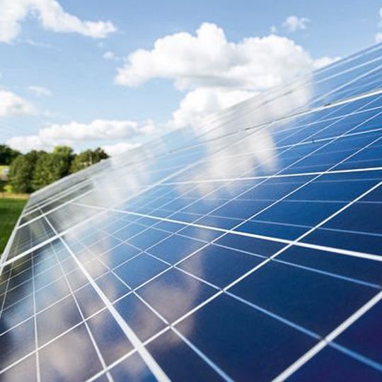 Nachhaltig: Schüler des Freiburger Montessori-Zentrums Angell haben Deutschlands erste Schüler-Solar-Genossenschaft gegründet, mit der sie ihre PV-Anlage langfristig betreiben wollen. Nachhaltig: Schüler des Freiburger Montessori-Zentrums Angell haben Deutschlands erste Schüler-Solar-Genossenschaft gegründet, mit der sie ihre PV-Anlage langfristig betreiben wollen.