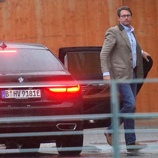 Bundesverkehrsminister Andreas Scheuer (CSU) erwartet von den Autoherstellern, dass sie die Kosten für die Nachrüstung übernehmen. Bundesverkehrsminister Andreas Scheuer (CSU) erwartet von den Autoherstellern, dass sie die Kosten für die Nachrüstung übernehmen.