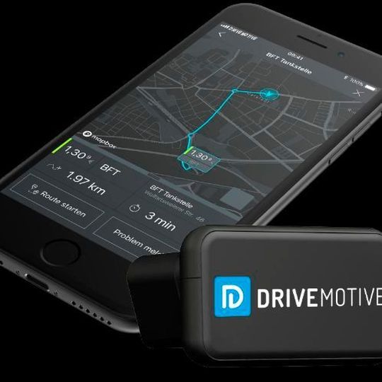 Drivemotive bietet dem Fahrer die Möglichkeit, zahlreiche Informationen von seinem per Adapter vernetzten Fahrzeug abzurufen. Drivemotive bietet dem Fahrer die Möglichkeit, zahlreiche Informationen von seinem per Adapter vernetzten Fahrzeug abzurufen.