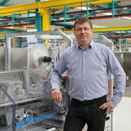 Kay Reinhardt, Team Leader Engineering Projects, leitete bei Salutas Pharma die Umstellung von 26 Verpackungsanlagen gemäß der neuen EU-Fälschungsschutz-Richtlinie. Beim Schwesterunternehmen LEK in Polen kamen nochmals 21 Linien hinzu. Kay Reinhardt, Team Leader Engineering Projects, leitete bei Salutas Pharma die Umstellung von 26 Verpackungsanlagen gemäß der neuen EU-Fälschungsschutz-Richtlinie. Beim Schwesterunternehmen LEK in Polen kamen nochmals 21 Linien hinzu.