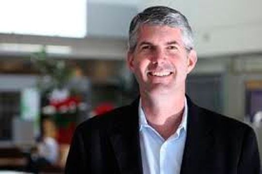 Der Autor: Paul Ferraro ist Technologieberater bei Evotek. Zuvor war er 26 Jahre für Qualcomm tätig, zuletzt als Senior Director IT Global Infrastructure Services. In dieser Position überschaute er sämtlliche mit der Speicherung, der Verwaltung und dem Schutz von Daten verbundene Aufgaben sowie das Server-Management sowie virtuelle Infrastrukturdienste. Der Autor: Paul Ferraro ist Technologieberater bei Evotek. Zuvor war er 26 Jahre für Qualcomm tätig, zuletzt als Senior Director IT Global Infrastructure Services. In dieser Position überschaute er sämtlliche mit der Speicherung, der Verwaltung und dem Schutz von Daten verbundene Aufgaben sowie das Server-Management sowie virtuelle Infrastrukturdienste.