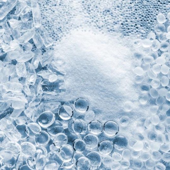 Mit der biobasierten Technologie von Dynaplak und der jahrzehntelangen Erfahrung von Wacker in der Herstellung polymerbasierter Bindemittel entstehen künftig Hybridbindemittel aus Stärke und Polymeren. Mit der biobasierten Technologie von Dynaplak und der jahrzehntelangen Erfahrung von Wacker in der Herstellung polymerbasierter Bindemittel entstehen künftig Hybridbindemittel aus Stärke und Polymeren.