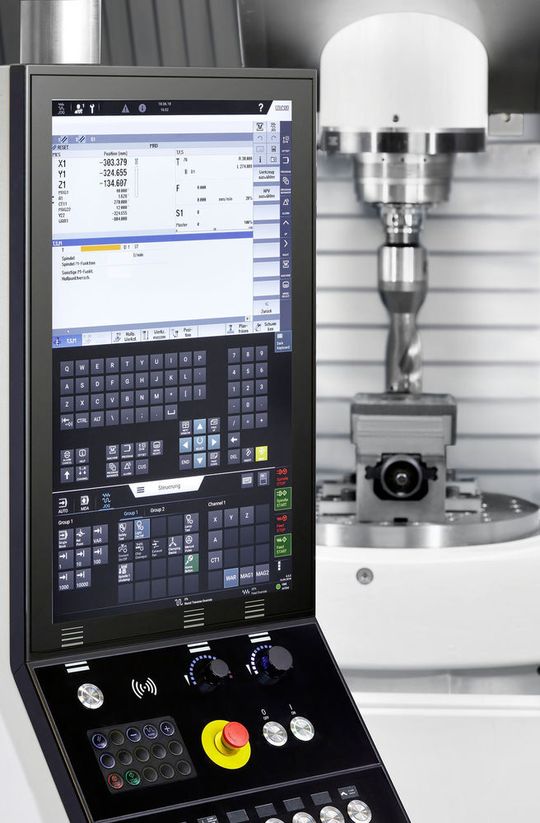 Mit dem Touch Line-Bediensystem setzt Chiron auf die vernetzte Fertigung und auf eine intuitive und interaktive Bedienung. Der Anwender erhält auch Zustandsmeldungen, die kritische Parameter anzeigen.