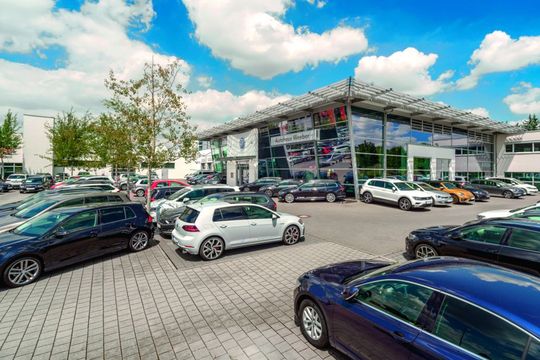 Das Autohaus Weeber in Weil der Stadt will den Umgang mit Leads auf einen neuen Level heben. Das Autohaus Weeber in Weil der Stadt will den Umgang mit Leads auf einen neuen Level heben.