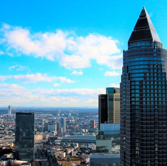 Frankfurt am Main war der klare Spitzenreiter, wenn es um die Nachfrage nach Fach- und Führungskräften ging. Frankfurt am Main war der klare Spitzenreiter, wenn es um die Nachfrage nach Fach- und Führungskräften ging.