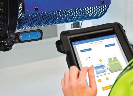 Der Quick-Collect-Sensor von SKF liefert Daten, die dann in der zugehörigen App mobil ausgelesen werden können.