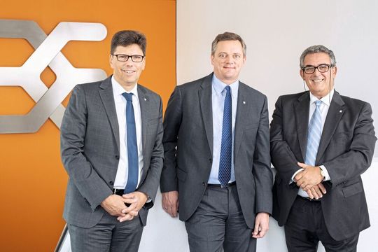 Weidmüller: Technologievorstand Volker Bibelhausen, Vorstandssprecher Jörg Timmermann sowie Vertriebsvorstand José Carlos Álvarez Tobar (v.l.n.r.) sind aufgrund des starken Wachstums mit den Jahr 2018 mehr als zufrieden. Weidmüller: Technologievorstand Volker Bibelhausen, Vorstandssprecher Jörg Timmermann sowie Vertriebsvorstand José Carlos Álvarez Tobar (v.l.n.r.) sind aufgrund des starken Wachstums mit den Jahr 2018 mehr als zufrieden.