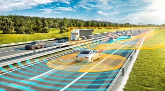 Autonomes Fahren benötigt verschiedene Sensorgruppen: Laser-, Ultraschall-, Radar-, Infrarot oder Lidarsensoren.