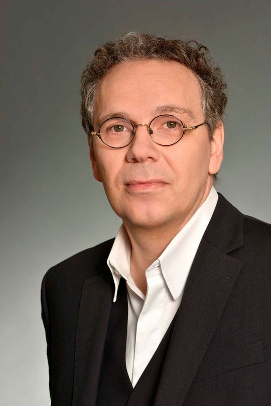 Marc-Pierre Möll verantwortet seit 2008 den Bereich „Regierung und Parlament“ beim Verband der Privaten Krankenversicherung in Berlin. Zum 1. April 2019 übernimmt er die Geschäftsführung des Bundesverbandes Medizintechnologie e. V. (BV-Med). Marc-Pierre Möll verantwortet seit 2008 den Bereich „Regierung und Parlament“ beim Verband der Privaten Krankenversicherung in Berlin. Zum 1. April 2019 übernimmt er die Geschäftsführung des Bundesverbandes Medizintechnologie e. V. (BV-Med).