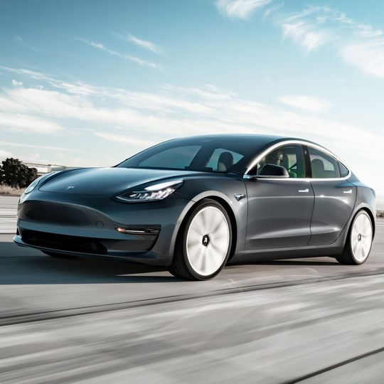Im Februar will Tesla hierzulande mit den Auslieferungen des Model 3 beginnen. Im Februar will Tesla hierzulande mit den Auslieferungen des Model 3 beginnen.