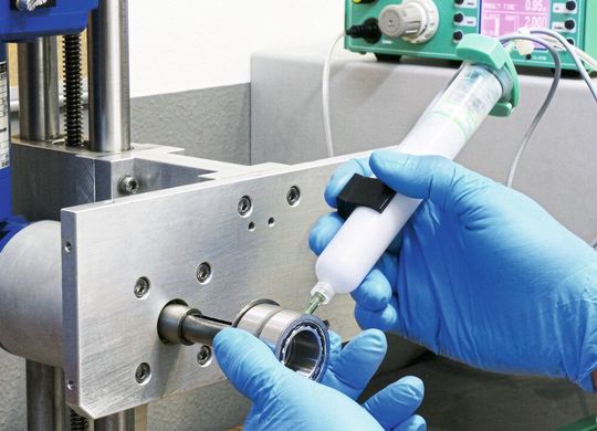 Ölfreie Kompressoren nutzen hochviskose Fette z.B. auf PTFE-Basis, die sich mit der speziellen Dosieranlage von Findling prozesssicher und kostengünstig verarbeiten lassen sollen. Ölfreie Kompressoren nutzen hochviskose Fette z.B. auf PTFE-Basis, die sich mit der speziellen Dosieranlage von Findling prozesssicher und kostengünstig verarbeiten lassen sollen.