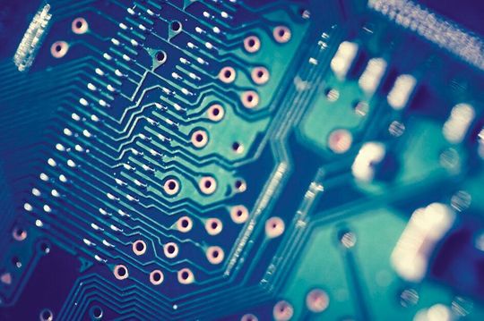 Gerade bei der Kleinserien- und Prototypenherstellung sind hochflexible Produktionsprozesse notwendig, um eventuelle Änderungen im Layout schnell und präzise umzusetzen. Gerade bei der Kleinserien- und Prototypenherstellung sind hochflexible Produktionsprozesse notwendig, um eventuelle Änderungen im Layout schnell und präzise umzusetzen.