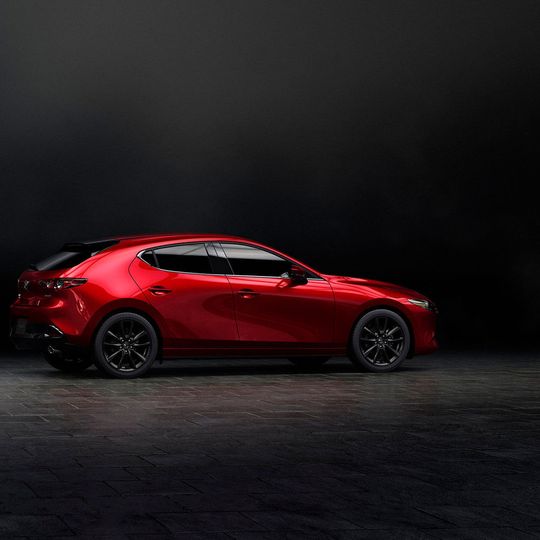 Prämiere beim Mazda 3: Erstmals setzt der japanische Hersteller hier auf kaltgepresste Stähle mit höherer Zugfestigkeit. Prämiere beim Mazda 3: Erstmals setzt der japanische Hersteller hier auf kaltgepresste Stähle mit höherer Zugfestigkeit.
