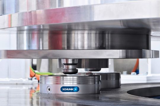 Die robusten Spannmodule sind besonders langlebig und gewährleisten eine Wechselwiederholgenauigkeit < 0,005 mm. Die robusten Spannmodule sind besonders langlebig und gewährleisten eine Wechselwiederholgenauigkeit < 0,005 mm.