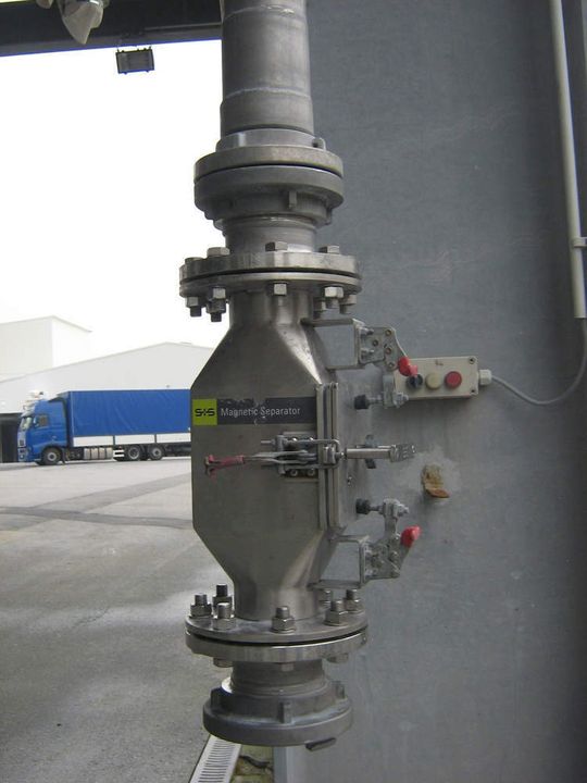 Rohrmagnet für den Einsatz in pneumatischen Förderleitungen Rohrmagnet für den Einsatz in pneumatischen Förderleitungen