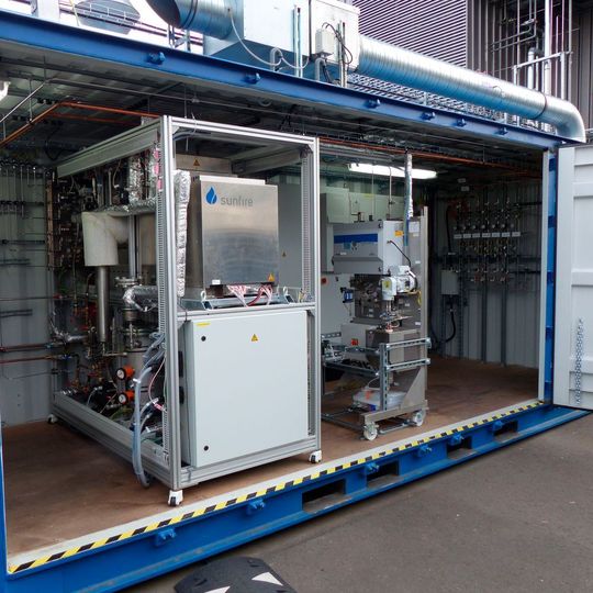 Die Synlink-Technologie von Sunfire ermöglicht die hocheffiziente Produktion von Synthesegas in einem einzigen Schritt. Die Synlink-Technologie von Sunfire ermöglicht die hocheffiziente Produktion von Synthesegas in einem einzigen Schritt.