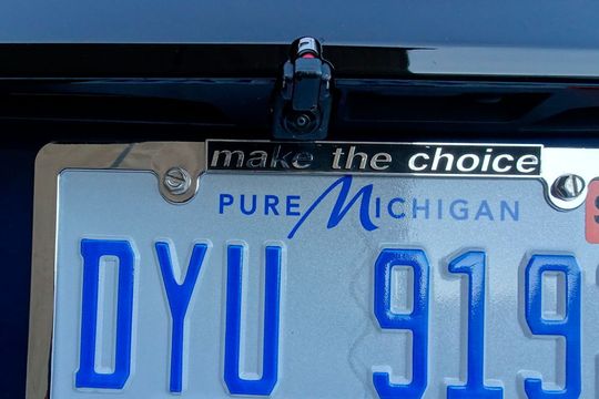 Clarion entwickelt ein Reinigungssystem für Kamerasysteme.