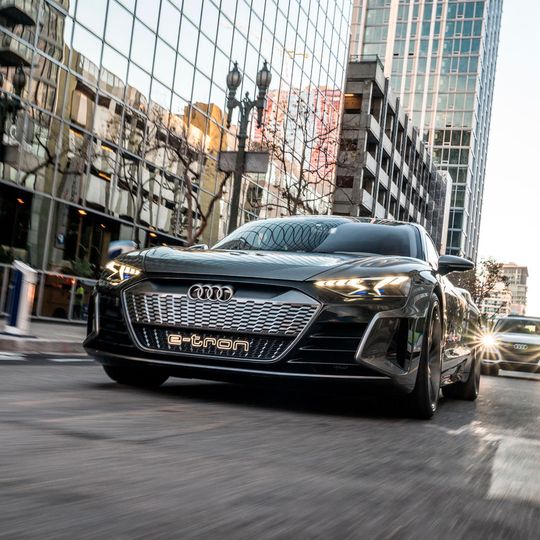 Das Auto E-Tron GT Concept auf Testfahrt durch Los Angeles. Das Auto E-Tron GT Concept auf Testfahrt durch Los Angeles.