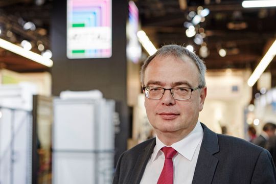 Uwe Scharf ist neuer Geschäftsführer Business Units und Marketing bei Rittal: „Es ist unsere Leidenschaft, unser Portfolio ständig zu verbessern. Damit unterstützen wir unsere Kunden aktiv bei der Transformation hin zu leistungsfähigen Wertschöpfungsprozessen.“ Uwe Scharf ist neuer Geschäftsführer Business Units und Marketing bei Rittal: „Es ist unsere Leidenschaft, unser Portfolio ständig zu verbessern. Damit unterstützen wir unsere Kunden aktiv bei der Transformation hin zu leistungsfähigen Wertschöpfungsprozessen.“