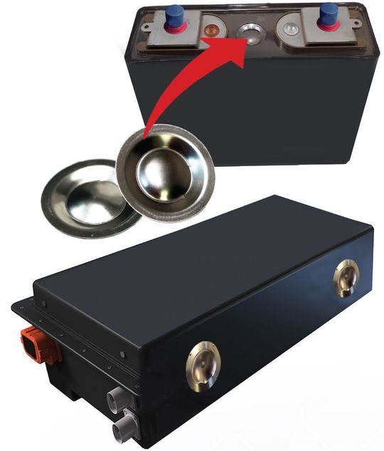 Die neuen eVent-Berstscheiben sorgen bei zu hohen Innendrücken von Akku-Zellen für eine kontrollierte, gerichtete Druckentlastung. Die neuen eVent-Berstscheiben sorgen bei zu hohen Innendrücken von Akku-Zellen für eine kontrollierte, gerichtete Druckentlastung.