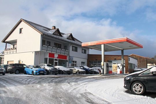 Mehrmarkenorganisation wie Toha geben auch kleinen Kfz-Betrieben die Möglichkeit, im Verbund mit großen Partnern Kräfte zu bündeln und wieder Profil zu gewinnen. Mehrmarkenorganisation wie Toha geben auch kleinen Kfz-Betrieben die Möglichkeit, im Verbund mit großen Partnern Kräfte zu bündeln und wieder Profil zu gewinnen.