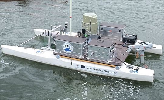 Um Proben von dem Oberflächenfilm des Meeres zu erhalten, haben Wissenschaftler der Universität Oldenburg ein eigenes Gerät entwickelt - den Sea Surface Scanner.