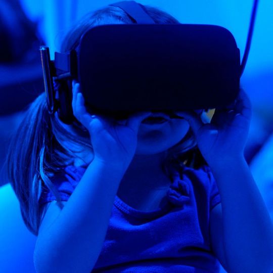 Künstliche Intelligenz und maschinelles Lernen, Augmented und Virtual Reality, Cloud Computing sowie 5G zählen 2019 zu den wichtigsten Schlüsseltechnologien. Künstliche Intelligenz und maschinelles Lernen, Augmented und Virtual Reality, Cloud Computing sowie 5G zählen 2019 zu den wichtigsten Schlüsseltechnologien.