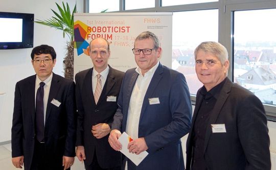International und interdisziplinär: (v.l.) Prof. Dr. Ruan Shuangchen (Shenzhen Technology University, China), FHWS-Präsident Prof. Dr. Robert Grebner, Ralf-Michael Franke (CEO Business Unit Factory Automation, Siemens) und Hans-Jürgen Schneider (Leiter des Standortes ZF Friedrichshafen AG Schweinfurt).
